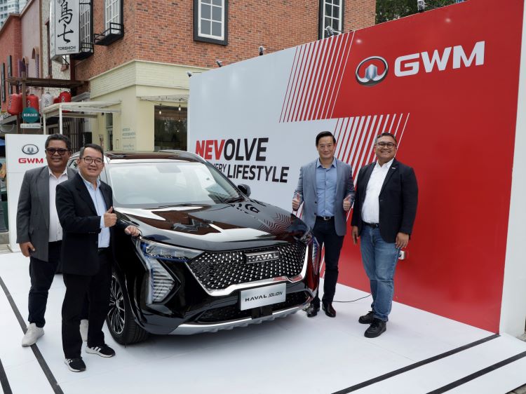 Haval Jolion hybrid SUV at the GIIAS 2024 event.