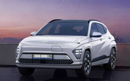 Hyundai Kona Electric showcased at the 2024 Gaikindo Indonesia International Auto Show (GIIAS), emphasizing modern design and advanced features.