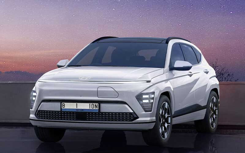 Hyundai Kona Electric showcased at the 2024 Gaikindo Indonesia International Auto Show (GIIAS), emphasizing modern design and advanced features.