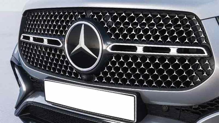 The Mercedes-Benz GLE-Class features a commanding presence with its bold front grille - autoini