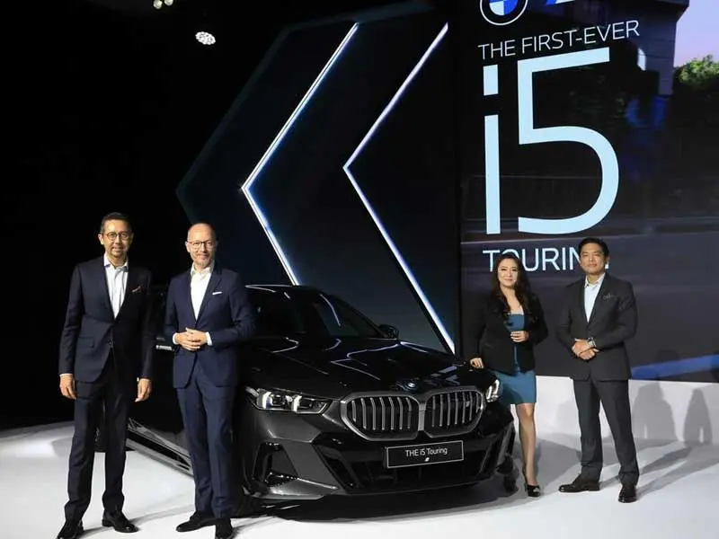 BMW Memperkenalkan i5 Touring e-Wagon di Indonesia. BMW Introduces i5 Touring e-Wagon in Indonesia.