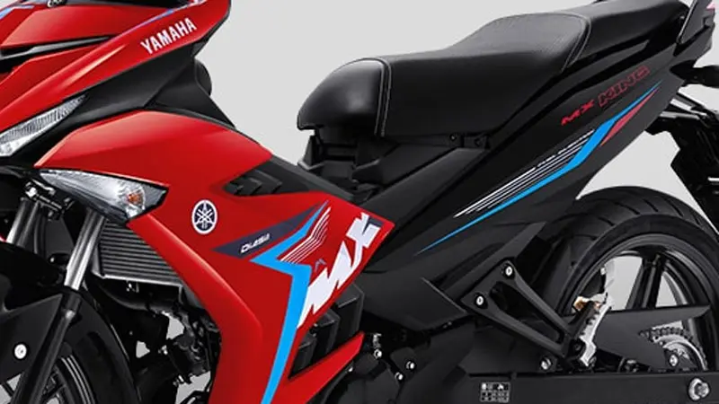 Tampilan samping sepeda motor Yamaha MX King 150 berwarna merah