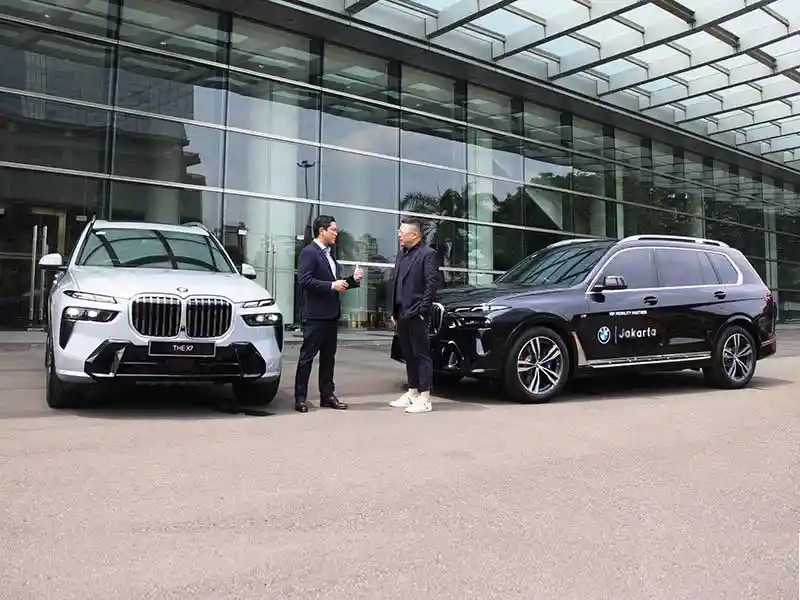 BMW Indonesia Showcases X7 and i5 at the 2024 Jakarta Arts Event