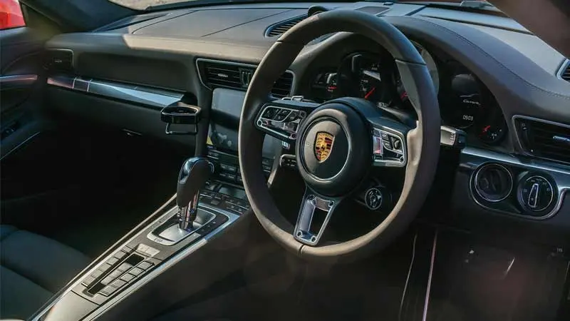Interior Porsche 911 Carrera Indonesia autoini