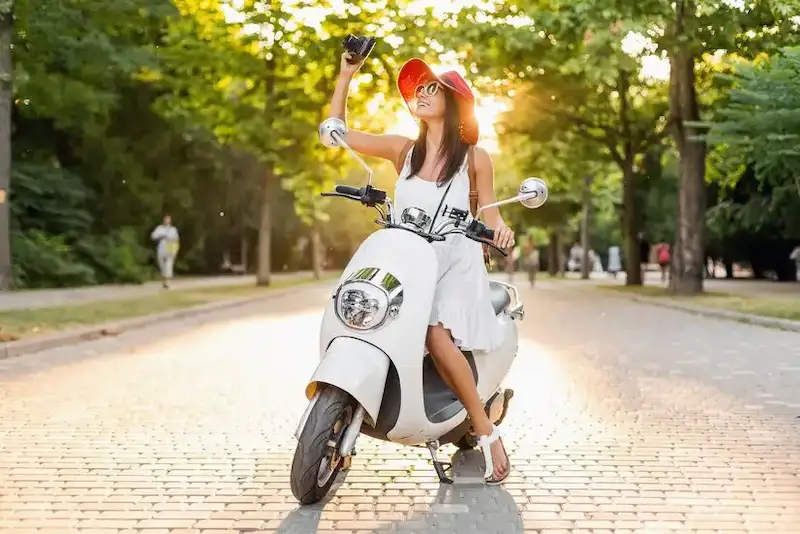 Sepeda motor atau mobil di Indonesia - Autoini