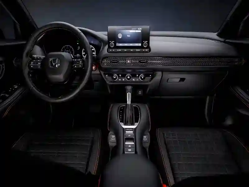 Interior Honda HR-V 2024 dengan teknologi canggih dan desain yang lapang, Indonesia - autoini