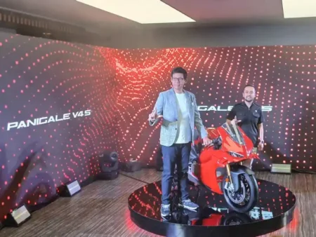 Ducati Panigale V4 S Arrives in Indonesia - autoini