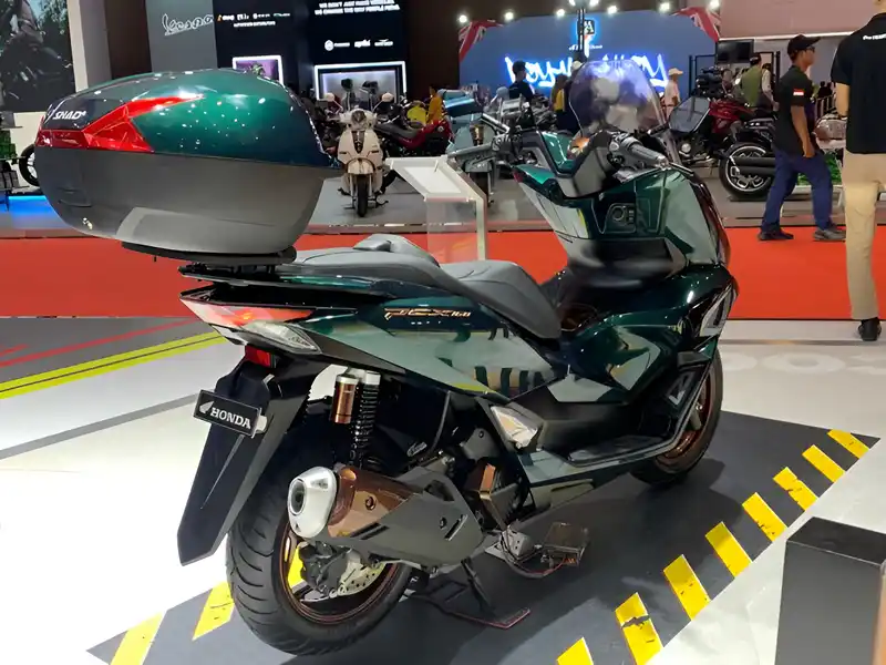 Modifikasi Gaya Touring Honda PCX 160 Baru IIMS 2025 Indonesia-autoini