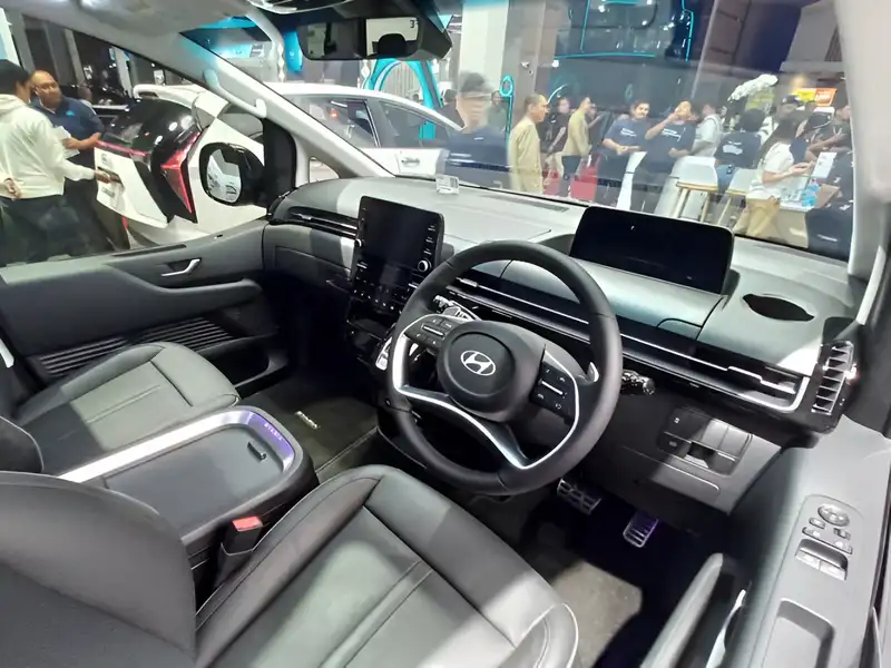 Hyundai STARIA Interior Indonesia - autoini