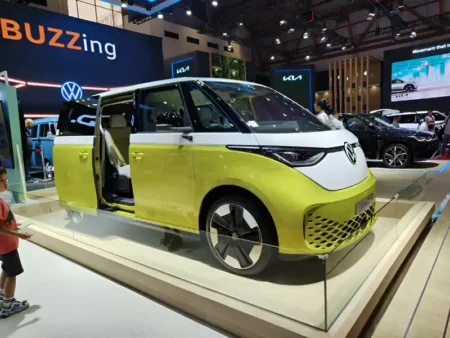 VW Kombi Electric Receives 300 Orders in Indonesia - autoini