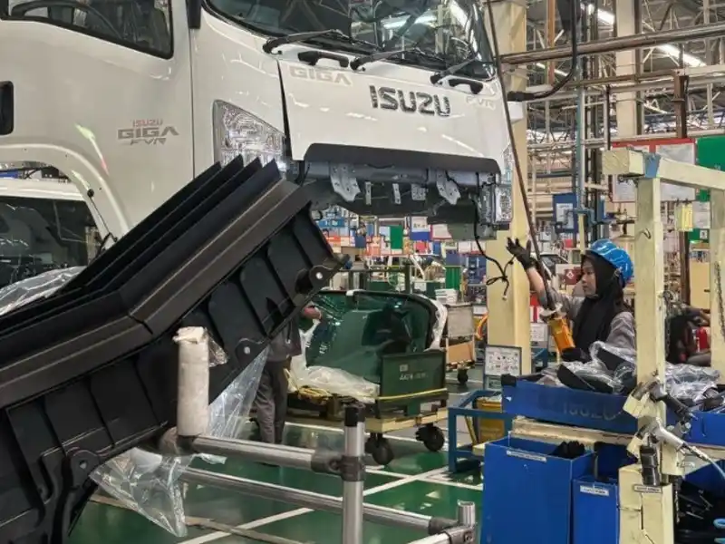 Isuzu Supports Women in the Automotive Industry on Kartini Day Indonesia - autoini