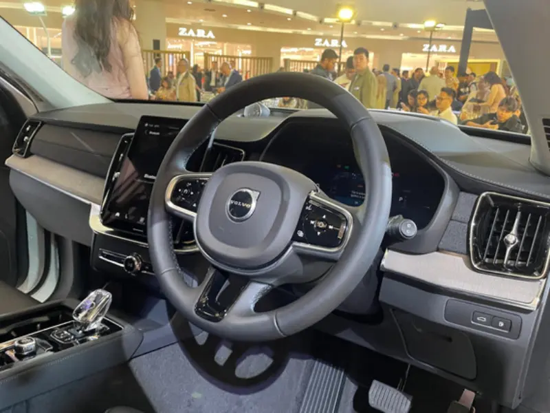 New Volvo XC90 Interior  Indonesia - autoini