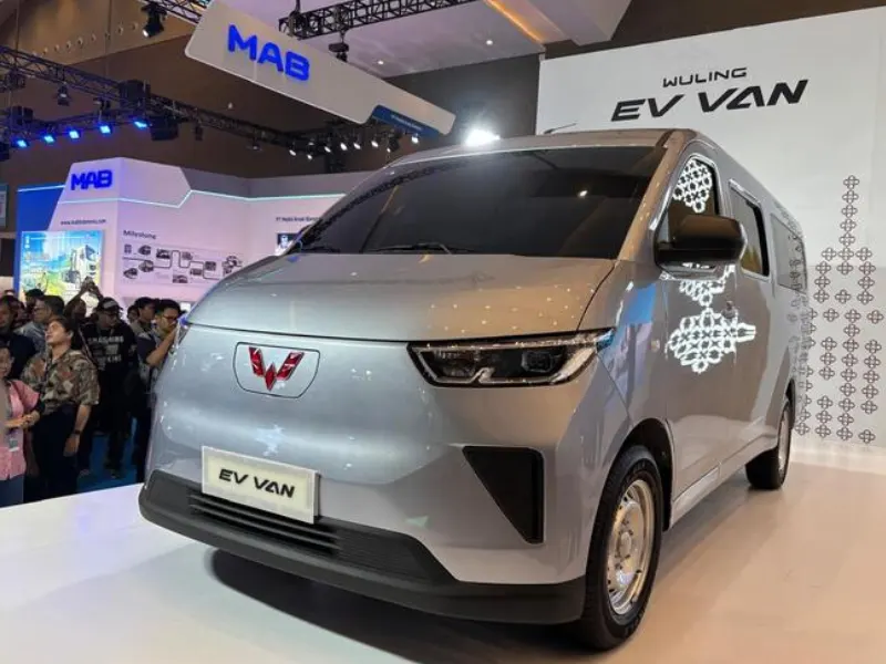 Wuling Unveils EV Van at PEVS 2025: Launch Date Soon Indonesia - autoini