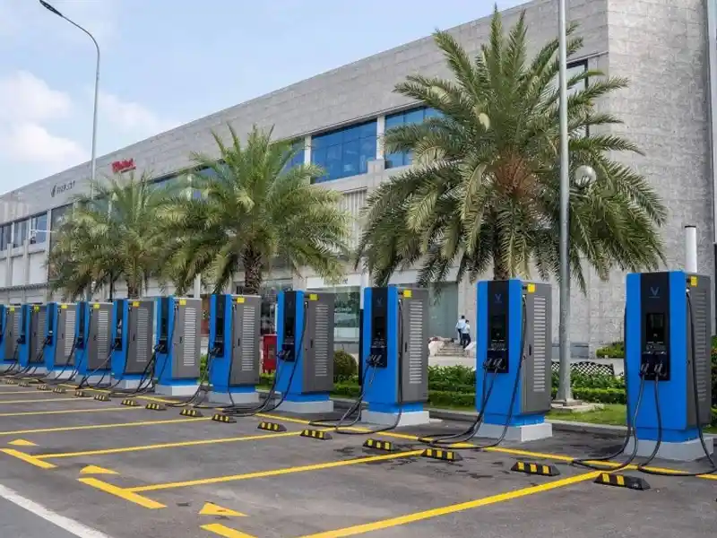 Kemitraan stasiun pengisian EV V-Green dengan VinFast di Indonesia-autoini