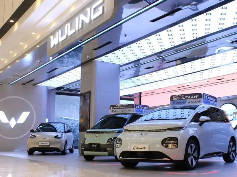 Wuling Motors opens its first showroom in a shopping center at AEON Mall Cikarang, offering a modern car-buying experience - autoini