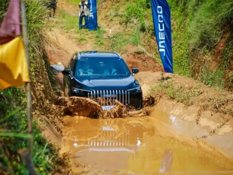 Jaecoo J8 AWD luxury SUV showcased in Indonesia with local assembly - autoini