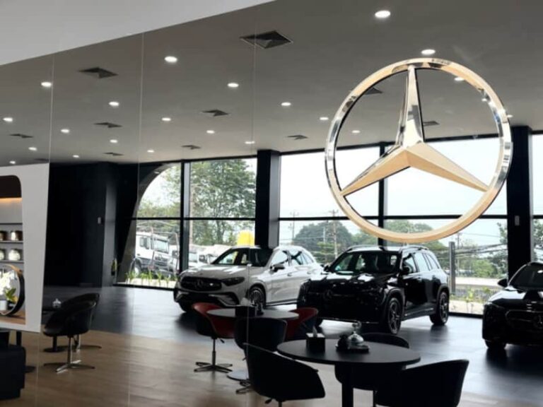 Mercedes-Benz 3S dealership in Semarang with MAR20X concept and EV charging station - autoini