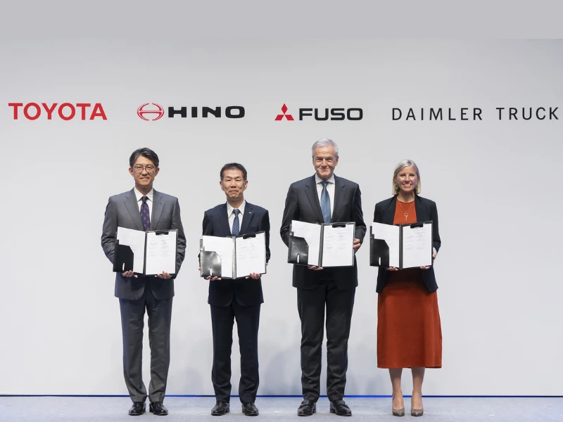 Toyota Hino Fuso Daimler electric truck collaboration for sustainable commercial vehicles in Asia-Pacific market - autoini