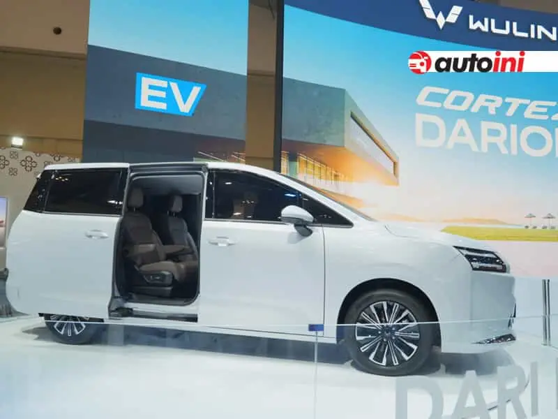Side view of Wuling Cortez Darion PHEV & BEV at GIIAS 2025
