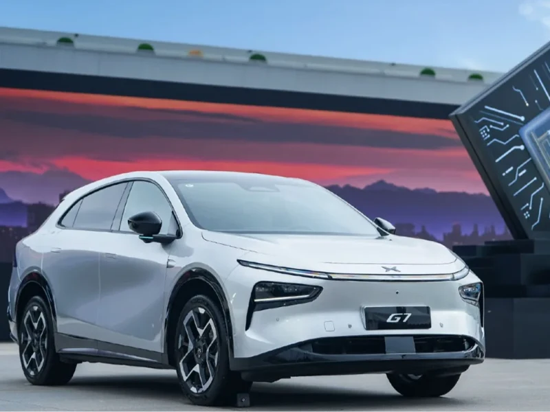 SUV listrik XPeng G7 dengan desain ramping dan pengisian cepat di China-autoini