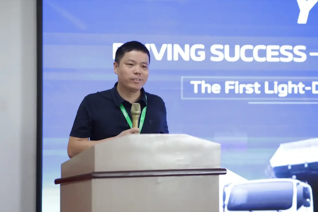 YIMI CARGO representatives at the official handover ceremony of 260 FORLAND light and mini trucks