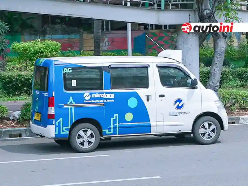 TransJakarta feeder van Daihatsu Gran Max